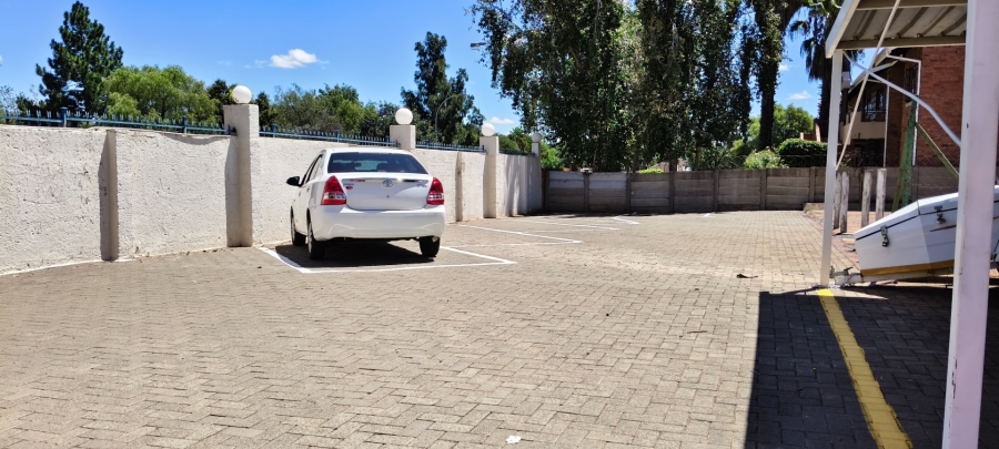 2 Bedroom Property for Sale in Langenhovenpark Free State